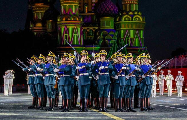 MOSCOW, RUSSIA - AUGUST 26, 2022: Russian Presidential Regiment honour guards perform during an evening show as part of the opening of the Spasskaya Tower 2022 International Military Music Festival in Red Square. Sergei Bobylev TASS  TS13F79E