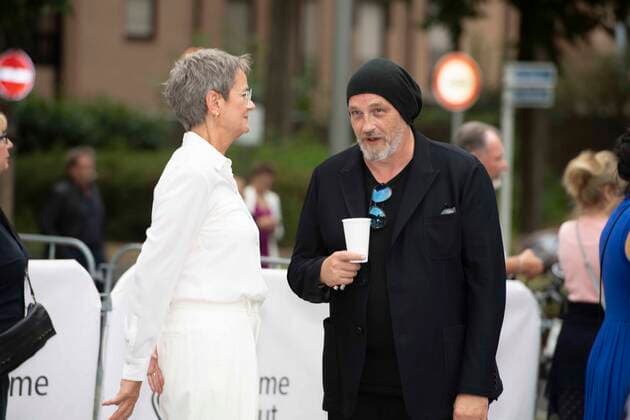 v.l. Dr. Frauke GERLACH, Direktorin Adolf-Grimme-Institut, Torsten. STRAETER, Comedian, Preistraeger Unterhaltung fuer Chez Kroemer, Roter Teppich, Red Carpet Show, Ankunft, arrival, 58. Verleihung des Adolf-Grimme-Preises Adolf-Grimme-Preis Grimmepreis in Marl, 26.08.2022. Â