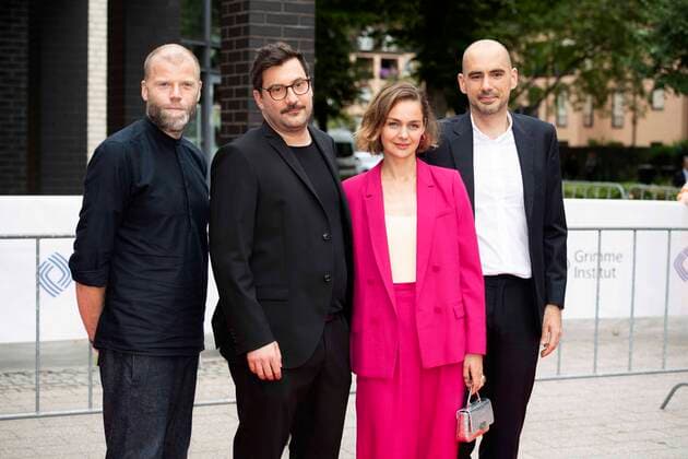 v.l. xxxx, Stefan SCHALLER, Regisseur, Luise HEYER, Schauspielerin, Florian OELLER, Buch, Preistraeger Fiktion fuer ,,Geliefert,,, Roter Teppich, Red Carpet Show, Ankunft, arrival, 58. Verleihung des Adolf-Grimme-Preises Adolf-Grimme-Preis Grimmepreis in Marl, 26.08.2022. Â