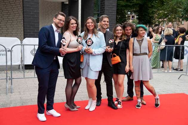 Raphael Gregotsch, Saengerin MELE, Robert Hecklau, Marlene Schittenhelm, Kim Stoppert und Team, Preistraeger Kinder und Jugend,. Roter Teppich, Red Carpet Show, Ankunft, arrival, 58. Verleihung des Adolf-Grimme-Preises Adolf-Grimme-Preis Grimmepreis in Marl, 26.08.2022. a