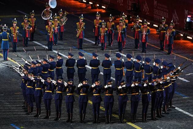 Russia Military Music Festival Opening 8261410 26.08.2022 Members of the Honor Guard and Exemplary Band of the Armed Forces of Belarus perform during the opening ceremony of the Spasskaya Tower international military music festival in Red Square in Moscow, Russia. Evgeny Odinokov Sputnik Moscow Russia  Copyright: xEvgenyxOdinokovx
