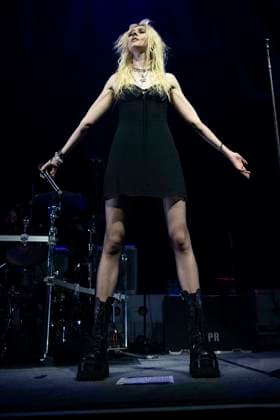 August 26, 2022, Calgary, Alberta, Canada: Singer Taylor Momsen of The Pretty Reckless performs at the Calgary Saddledome Calgary Canada - ZUMAr123 20220826_zap_r123_006 Copyright: xBadenxRothx