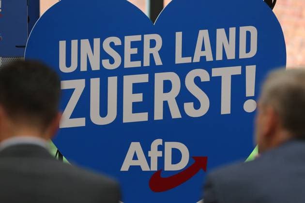 Blick am Sonnabend (27.08.2022) in Ivenack (Landkreis Mecklenburgische Seenplatte) auf den örtlichen AFD Landespareitag. Bei der Veranstaltung stand u.a. die künftige Energiepolitik im Mittelpunkt. Dazu befassten sich die Teilnehmer mit den anstehenden Corona-Maßnahmen. Außerdem gingen sie auf die Einwanderung und Migration ein. Darüber setzten sie sich mit der Entlastung der Bürgerinnen und Bürger auseinander. *** View on Saturday 27 08 2022 in Ivenack county Mecklenburg Lake District on the local AFD Landespareitag At the event was among other things the future energy policy in the center For this, the participants dealt with the upcoming Corona measures In addition, they went to immigration and migration In addition, they dealt with the