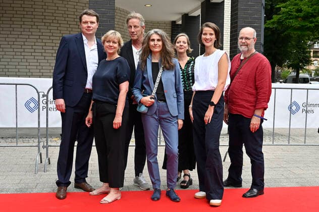 Richard Huber und Laila Stieler mit Team bei der 58. Verleihung des Grimme Preises 2022 im Theater der Stadt Marl. Marl, 26.08.2022