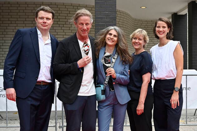 Richard Huber und Laila Stieler mit Team bei der 58. Verleihung des Grimme Preises 2022 im Theater der Stadt Marl. Marl, 26.08.2022