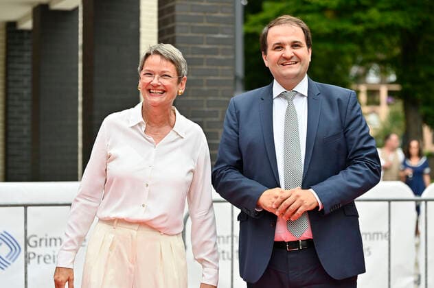 Frauke Gerlach und Nathanael Liminski bei der 58. Verleihung des Grimme Preises 2022 im Theater der Stadt Marl. Marl, 26.08.2022