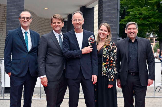 Torsten Körner mit Team bei der 58. Verleihung des Grimme Preises 2022 im Theater der Stadt Marl. Marl, 26.08.2022