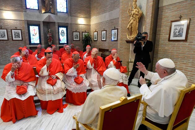 News Themen der Woche KW34 News Bilder des Tages August 27, 2022, CITTA DEL VATICANO: At the end of the Consistory, Pope Francis and the new Cardinals visited the Mater Ecclesiae Monastery to meet the Pope Emeritus, Benedict XVI, for a brief greeting, Vatican City, 27 August 2022. After having received his blessing, together with that of the Pope, and having prayed the Salve Regina together, the new Cardinals went to the Apostolic Palace or to the Paul VI Hall for courtesy visits..ANSA VATICAN MEDIA. CITTA DEL VATICANO - ZUMAa110 20220827_zaf_a110_038 Copyright: xVaticanxMediax