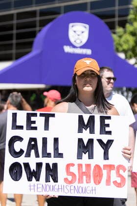 August 27, 2022, London, Ontario, CANADA: A group of Western University students hold a protest against the school s COVID-19 mandates on Saturday Aug. 27, 2022. The London, Ont., university announced Monday that anyone on campus in the fall must have at least three COVID-19 shots and wear masks in classrooms. London CANADA  - ZUMAc35_ 20220827_zaf_c35_051 Copyright: xNicolexOsbornex