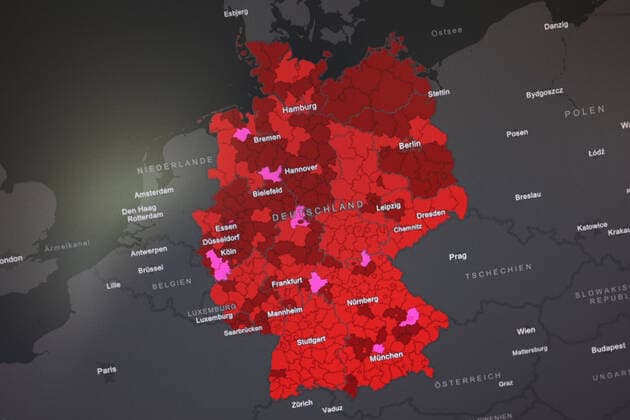 Dashboard des RKI, die 7-Tage-Inzidenz liegt nun bei 248,8 7-Tage-Inzidenz, Dashboard des RKI auf einem Monitor am 28.08.2022 in Siegen Deutschland.