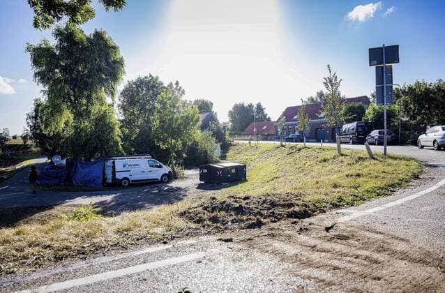 News Themen der Woche KW34 News Bilder des Tages 2022-08-28 09:22:28 NIEUW BEIJERLAND - Blue sails and local residents at the site of the accident where a truck drove from a dike into those attending a neighborhood party on Saturday evening. In addition to fatalities, several injured have been taken to hospital. ANP JEFFREY GROENEWEG netherlands out - belgium out *** 2022 08 28 09 22 28 NEW BEIJERLAND Blue sails and local residents at the site of the accident where a truck drove from a dike into those attending a neighborhood party on Saturday evening In addition to fatalities, several injured have been taken to hospital ANP JEFFREY GROENEWEG netherlands out belgium out  Copyright: xx x453616943x originalFilename: 453616943.jpg