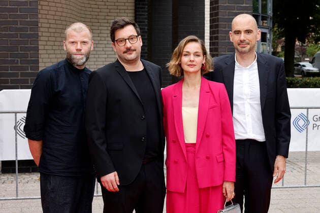 Gast, Regisseur Stefan Schaller, Schauspielerin Luise Heyer und Autor Florian Oeller bei der 58. Verleihung des Grimme Preises 2022 im Theater der Stadt Marl. Marl, 26.08.2022 NRW Deutschland Copyright: xChristophxHardtx