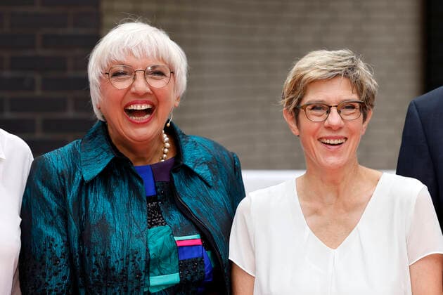 Politikerin Claudia Roth (Grüne) und Annegret Kramp-Karrenbauer (CDU) bei der 58. Verleihung des Grimme Preises 2022 im Theater der Stadt Marl. Marl, 26.08.2022 NRW Deutschland Copyright: xChristophxHardtx