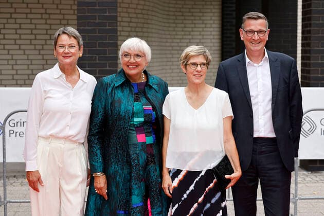 Frauke Gerlach, Direktorin des Grimme-Institut, Politikerin Claudia Roth (Grüne), Politikerin Annegret Kramp-Karrenbauer (CDU) und Gast bei der 58. Verleihung des Grimme Preises 2022 im Theater der Stadt Marl. Marl, 26.08.2022 NRW Deutschland Copyright: xChristophxHardtx