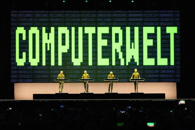 Die Düsseldorfer Band Kraftwerk mit Ihrer Kraftwerk 3D Tour bei ihrem Live Auftritt bei der einmaligen Konzertreihe auf der Hofgartenwiese in Bonn. Eine Veranstaltung der E.L. Hartz Promotion GmbH 28.08.2022