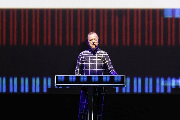 Ralf Hütter - Die Düsseldorfer Band Kraftwerk mit Ihrer Kraftwerk 3D Tour bei ihrem Live Auftritt bei der einmaligen Konzertreihe auf der Hofgartenwiese in Bonn. Eine Veranstaltung der E.L. Hartz Promotion GmbH 28.08.2022
