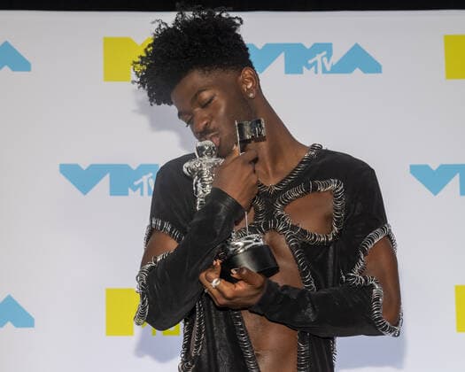 Lil Was X holds the Moon Person Award in the press room at the 2022 MTV Video Music Awards VMA s at the Prudential Center in Newark, NJ on Sunday, August 28th, 2022.  NYP20220828508 GabrielexHoltermann