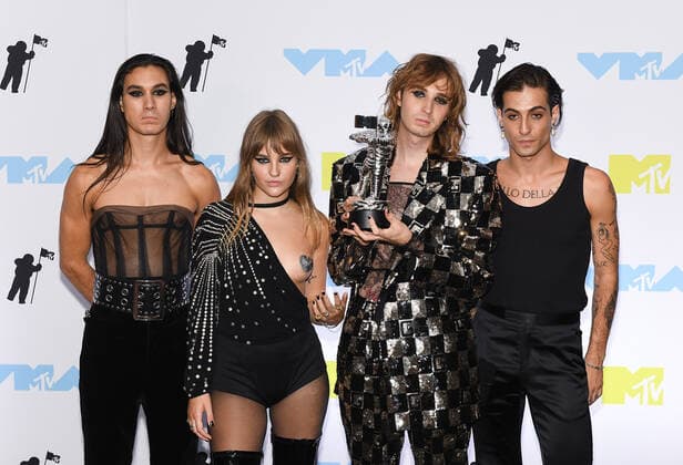 August 28, 2022, Newark, NJ, USA: Ethan Torchio, Victoria De Angelis, Thomas Raggi and Damiano David of Maneskin pose in the press room at the 2022 MTV VMAs at Prudential Center on August 28, 2022 in Newark, New Jersey. Newark USA - ZUMAs181 20220828_zea_s181_159 Copyright: xJeremyxSmith Imagespacex