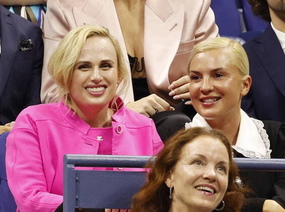 Rebel Wilson and Ramona Agruma watch Serena Willams play Danka Kovinic of Montenegro in Arthur Ashe Stadium in the first round at the 2022 US Open Tennis Championships at the USTA Billie Jean King National Tennis Center on Monday, August 29, 2022 in New York City. Serena announced earlier this month she will be stepping away from tennis to focus on growing her family and other pursuits.  NYP20220829752 JOHNxANGELILLO