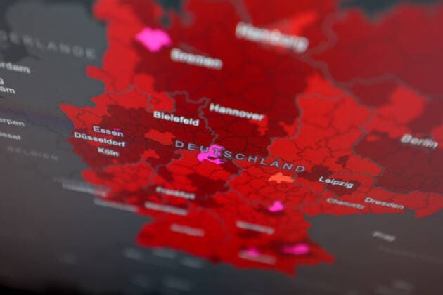 Dashboard des RKI, die 7-Tage-Inzidenz liegt nun bei 247,3 7-Tage-Inzidenz, Dashboard des RKI auf einem Monitor am 30.08.2022 in Siegen Deutschland.