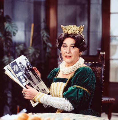 HELDEN SIND AUCH NUR MENSCHEN Helden sind auch nur Menschen, TV-Sendung, 3Sat, Parodien und Travestien, Österreich, 1986, Szene: Grete Zimmer. Helden sind auch nur Menschen, 3Sat TV, Parodies and Travesties, Austria, 1986, scene: Grete Zimmer, Österreich Copyright: kpa UnitedArchives55042820 EDITORIAL USE ONLY