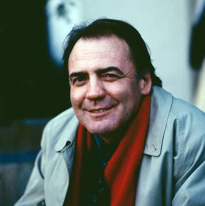 TASSILO - EIN FALL FÜR SICH Tassilo - Ein Fall für sich, ZDF Krimi-Serie, Regie: Hajo Gies, Deutschland, 1991, Folge 1: Verteidigung von Friedrichshafen, Szene: Bruno Ganz als gewiefter Privatdetektiv Tassilo Grübel. Tassilo - Ein Fall fuer sich, TV crime series, directed by Hajo Gies, Germany, 1991, episode 1: Verteidigung von Friedrichshafen, scene: Bruno Ganz as tricky private detective Tassilo Gruebel, Deutschland Copyright: kpa UnitedArchives55042971 EDITORIAL USE ONLY
