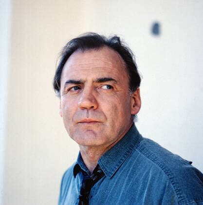 TASSILO - EIN FALL FÜR SICH Tassilo - Ein Fall für sich, ZDF Krimi-Serie, Regie: Hajo Gies, Deutschland, 1991, Folge 1: Verteidigung von Friedrichshafen, Szene: Bruno Ganz als gewiefter Privatdetektiv Tassilo Grübel. Tassilo - Ein Fall fuer sich, TV crime series, directed by Hajo Gies, Germany, 1991, episode 1: Verteidigung von Friedrichshafen, scene: Bruno Ganz as tricky private detective Tassilo Gruebel, Deutschland Copyright: kpa UnitedArchives55042972 EDITORIAL USE ONLY