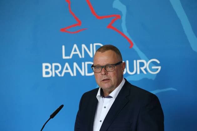 News Bilder des Tages Innenminister Michael Stübgen (CDU) spricht während einer Pressekonferenz zum Verfassungstreue-Check für Beamte, Staatskanzlei, Potsdam, 30. August 2022. Brandenburg Pressekonferenz Innenminister *** Minister of the Interior Michael Stübgen CDU speaks during a press conference on the constitutional loyalty check for civil servants, State Chancellery, Potsdam, 30 August 2022 Brandenburg Press Conference Minister of the Interior