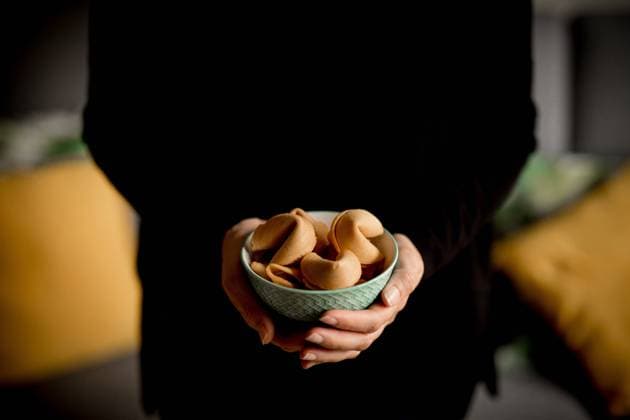 halten,glückskeks,wunsch,glücksbringer,glückskekse,träume,wünsche,wünschen *** holding,fortune cookie,wish,fortune cookies,wishs 539-g04