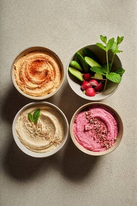 IMAGO Creative, Sommer, Food, Radieschen verschiedene,hummus,rote-bete-hummus,unterschiedlich,unterschiedliches,verschieden,verschiedenes,hommos,hommus,hoummous,houmus,hummous,humus,kichererbsenpüree *** various,hummus 539-gw0