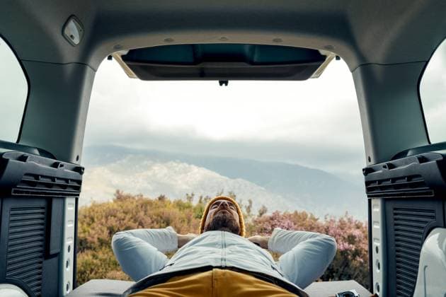 entspannung,urlaub,campingbus,entspannen,ferien,bus,camping,fahrzeug *** relaxation,vacation,campervan,relax,vacations,campervans,caravan,caravans,mobile home,motor home,motorhome,motorhomes 539-izx ,model released, Symbolfoto