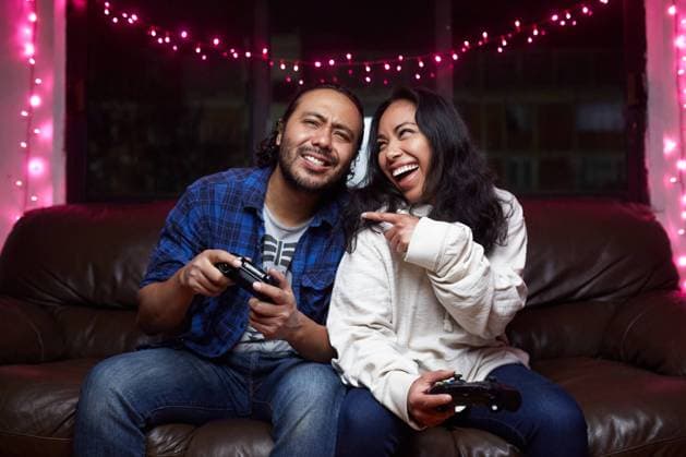 paar,spaß,freude,zocken,fingerzeig,konsole,homonym,paare,pärchen,fröhlich,jux,spass,spaßig,vergnügen,freudig,freuen,zeigen *** couple,fun,joy,gambling,clue,console,pairs,funs,happiness,joys,clues,consoles 539-jt0 ,model released, Symbolfoto
