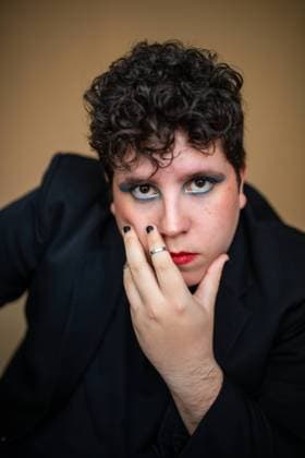 schminke,identität,lgbt,queer,crossdressing,kosmetik,kosmetika,lgbtq *** makeup,identity,queer,makeups,identities 539-kbr ,model released, Symbolfoto