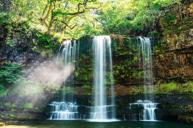 Creative Highlights World Sgwd Yr Eira Waterfall, Four Waterfalls Walk, Brecon Beacons, Wales, England, Großbritannien, Europa *** Sgwd yr Eira waterfall Four Waterfalls Walk, Brecon beacons, Wales, England, Great Britain, Europe Copyright: imageBROKER/MaciejxOlszewski ibxmao08464875.jpg