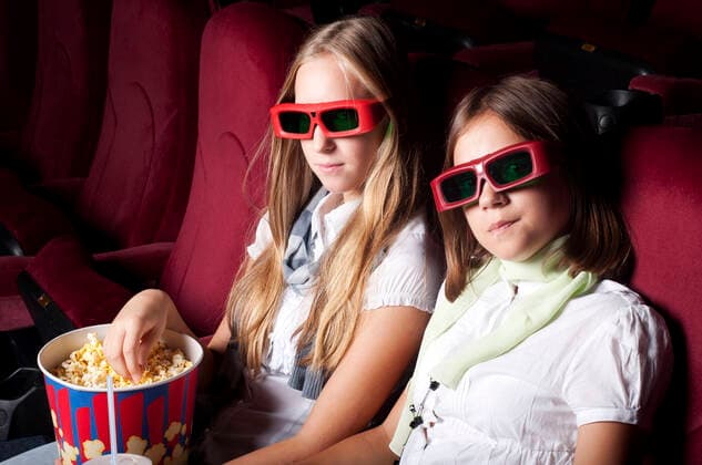 IMAGO Creative, Jahreszeit Herbst, Ferien two girls look three-dimensional cinema, sitting in the glasses, eat popcorn, drink drink, model released, , 4016884.jpg, glasses, child, person, girl, kid, 3d, face, technology, audience, cinema, film, movie, people, chair, theater, watching, young, pretty, entertainment, comedy, female, two, popcorn, 3-d, black, dark, dimensional, effects, fearful, fright, funny, humor, humorous, look, new, recreation, seats, shock, show, special, spectators, terror, theatre, three, tv, drink tube, cup, fun,