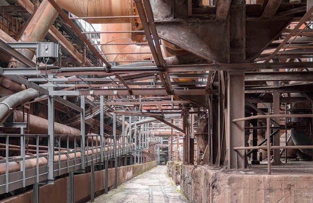 IMAGO Creative: Business, Inflation und Lieferketten stahlträger,stahlrohr,fabrikgebäude,metallträger,rohr,rohre,sthalrohre,fabrik,fabriken,industriegebäude *** steel girder,tubular,factory building,girders,tubulars,factory workshop n9a-oet