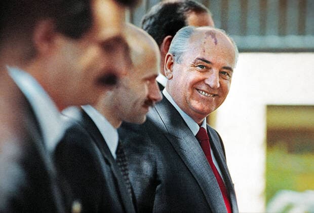 June 5, 1990, Palo Alto, California, USA: President MIKHAIL GORBACHEV of the Soviet Union, is all smiles, visiting Stanford University. The Soviet leader had a breakfast meeting with former President Reagan and wife prior to speaking to students. Palo Alto USA - ZUMAh167 19900503_sha_h167_329 Copyright: xChrisxHardyx