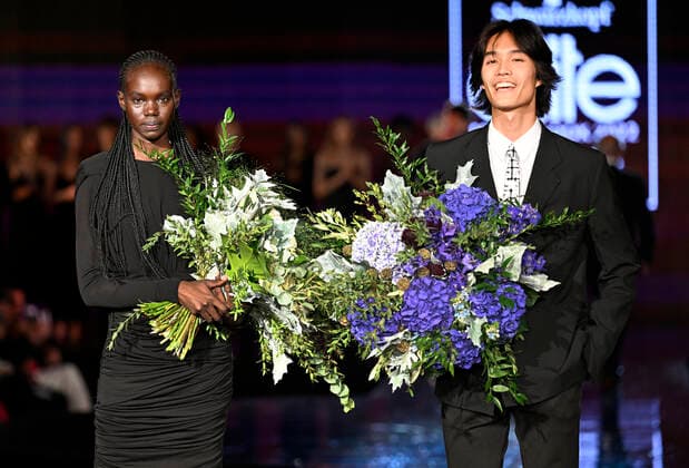 Schwarzkopf Elite Model Look 2022 Wettbewerb in Prag From left MAJDA JOHN PETER from South Sudan and SERGI SHAN from Spain are winners of the world final Schwarzkopf Elite Model Look 2022 competition in Prague, Czech Republic, August 30, 2022. (CTKxPhoto MichaelaxRihova) CTKPhotoP2022083009653  mir 6