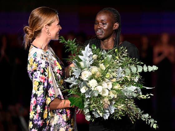 Schwarzkopf Elite Model Look 2022 Wettbewerb in Prag From left model DANIELA PESTOVA and MAJDA JOHN PETER from South Sudan, winner of the world final Schwarzkopf Elite Model Look 2022 competition in Prague, Czech Republic, August 30, 2022. (CTKxPhoto MichaelaxRihova) CTKPhotoP2022083009640  mir 4