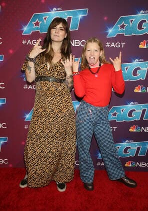 30 August 2022 - Pasadena, California - Harper Akudama with her mother Hanna Lumber. Red Carpet For America s Got Talent Season 17 Live Show held at the Sheraton Pasadena Hotel in Pasadena. Pasadena USA - ZUMAa123 20220830_zaa_a123_116 Copyright: xFSx