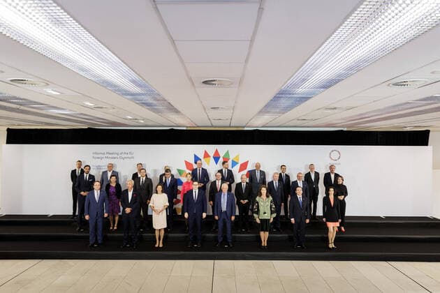 Bilder des Jahres 2022, News 08 August News Themen der Woche KW35 News Bilder des Tages Annalena Baerbock, Bundesaussenministerin, aufgenommen bei einem Familienfoto im Rahmen des Gymnich-Treffens der Aussenministerinnen und Aussenminister der Europaeischen Union. Berlin, 31.08.2022. Berlin Germany *** Annalena Baerbock, German Foreign Minister, taken during a family photo at the Gymnich Meeting of Foreign Ministers of the European Union Berlin, 31 08 2022 Berlin Germany Copyright: xJaninexSchmitz photothek.dex