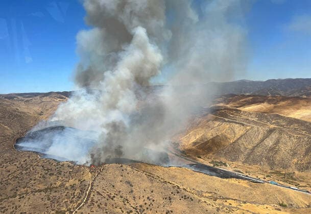 News Themen der Woche KW35 News Bilder des Tages September 1, 2022, Castaic, California, USA: A wildfire burns near Castaic amid a brutal heat wave in a handout photo from the Thursday. Triple digit temperatures and dry vegetation have caused the rapid spread of the Route fire. The fire has burned over 4,000 acres and caused evacuations including the closure of the 5 Freeway yesterday. Castaic USA  - ZUMA 20220901_new_z03_032 Copyright: xLAxCountyxFirexOpsx