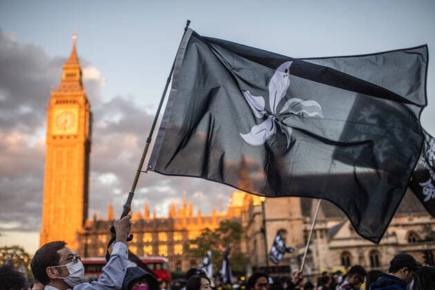 August 31, 2022, London, United Kingdom: Protesters wave banners that say Liberate Hong Kong, Revolution of our Times in front of the Palace of Westminster during the demonstration. Protesters gathered in London on the third anniversary of the Hong Kong police entering a metro station and beating protesters and commuters, an event that pro-democracy activists say exemplify the impunity and abuse of the Hong Kong police. London United Kingdom - ZUMAs197 20220831_zaa_s197_240 Copyright: xLaurelxChorx