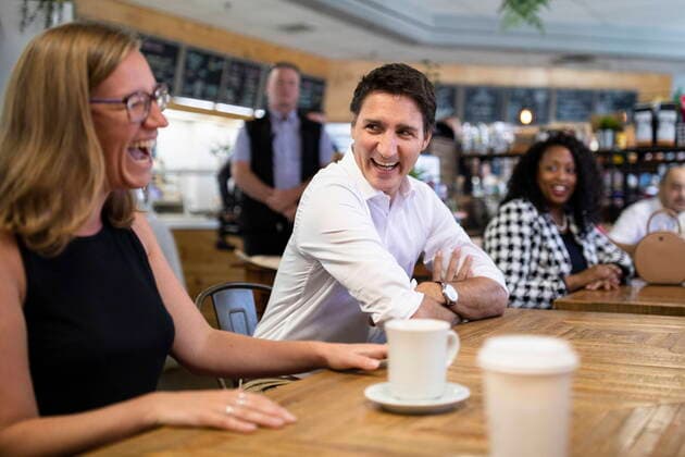 News Themen der Woche KW35 News Bilder des Tages September 2, 2022, Burlington, ON, Canada: Prime Minister Justin Trudeau jokes with Karina Gould, Minister of Families, Children and Social Development, while speaking with at families about childcare at Familia Fine Foods in Burlington, Ont. Friday, September 2, 2022. Burlington Canada - ZUMAc35_ 20220902_zaf_c35_013 Copyright: xNickxIwanyshynx