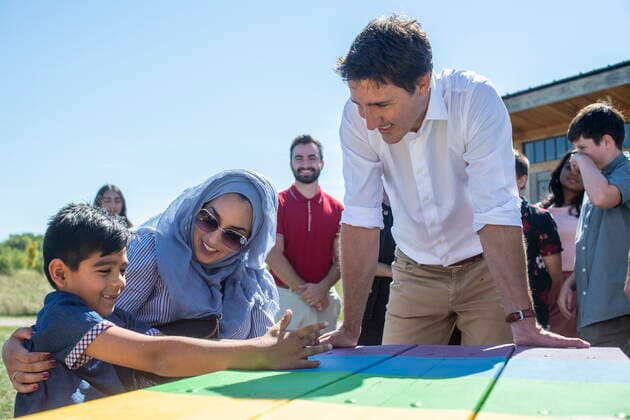 September 2, 2022, Milton, ON, Canada: Prime Minister Justin Trudeau speaks to a family during a tree planting event with local youth in Milton, Ont. on Friday September 2, 2022. Milton Canada  - ZUMAc35_ 20220902_zaf_c35_045 Copyright: xEduardoxLimax