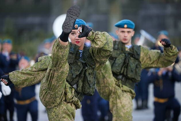 Bilder des Jahres 2022, News 09 September News Themen der Woche KW35 MOSCOW REGION, RUSSIA - SEPTEMBER 3, 2022: Members of the Combined Military Band of the Russian Airborne Forces take part in a performance as part of the 15th Spasskaya Tower International Military Music Festival by the Main Cathedral of the Russian Armed Forces in Kubinka. Mikhail Tereshchenko TASS  TS14070F