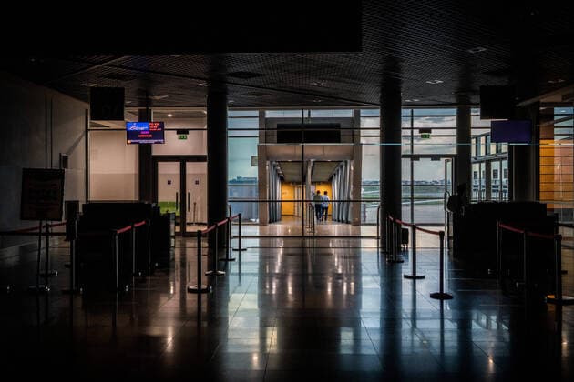 September 3, 2022, Phnom Penh, Cambodia: Airport gates in the international departures terminal at Phnom Penh International Airport (PNH) are seen during an electrical blackout at the airport. Scenes at the Phnom Penh International Airport (PNH) during a citywide electricity blackout. Phnom Penh Cambodia - ZUMAs197 20220903_zab_s197_088 Copyright: xMattxHuntx