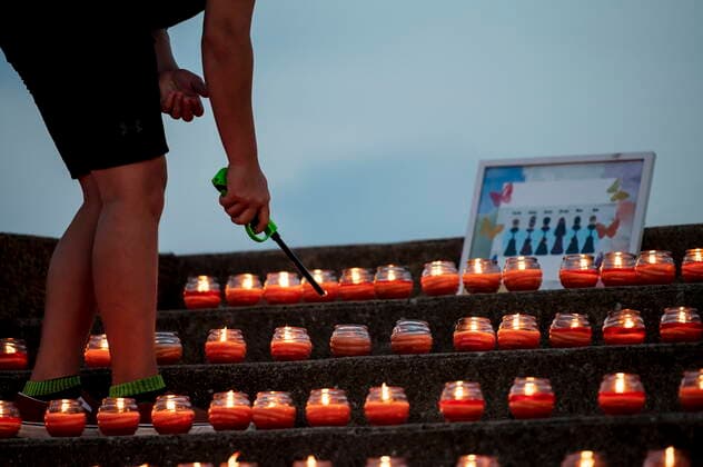 September 3, 2022, Barrie, ON, Canada: Candles are lit at vigil for six young people killed in a car accident in Barrie, Ont. on Saturday, September 3, 2022. Barrie Canada  - ZUMAc35_ 20220903_zaf_c35_060 Copyright: xChristopherxKatsarovx
