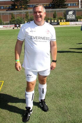 Elton beim Benefiz Fussballspiel Kicken mit Herz zugunsten der Kinder Herzstation der Universitätsklinik Eppendorf am 4.09.2022 in Hamburg Kicken mit Herz 2022 Benefiz Fussballspiel in Hamburg