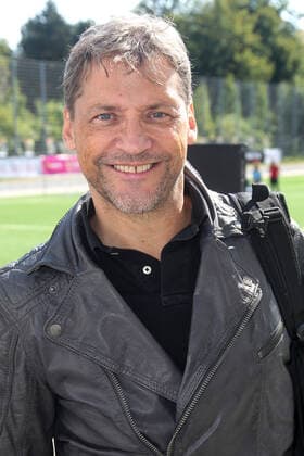 Patrick Bach beim Benefiz Fussballspiel Kicken mit Herz zugunsten der Kinder Herzstation der Universitätsklinik Eppendorf am 4.09.2022 in Hamburg Kicken mit Herz 2022 Benefiz Fussballspiel in Hamburg